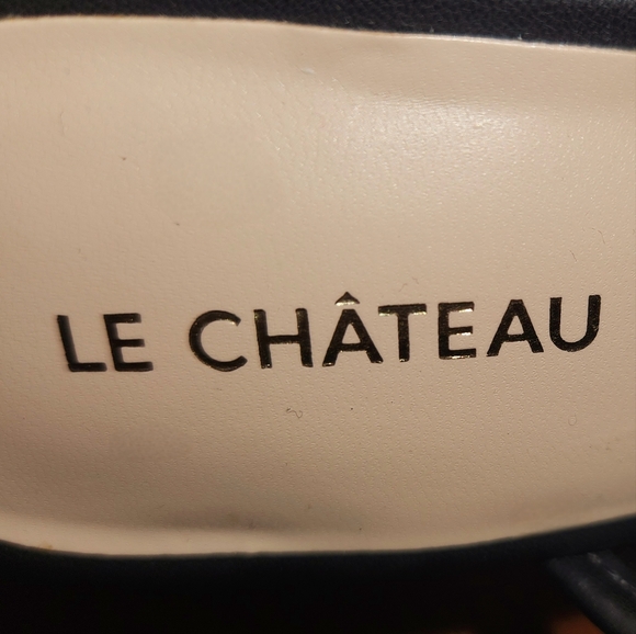 Le Château small scandal- size:39 - Picture 2 of 2